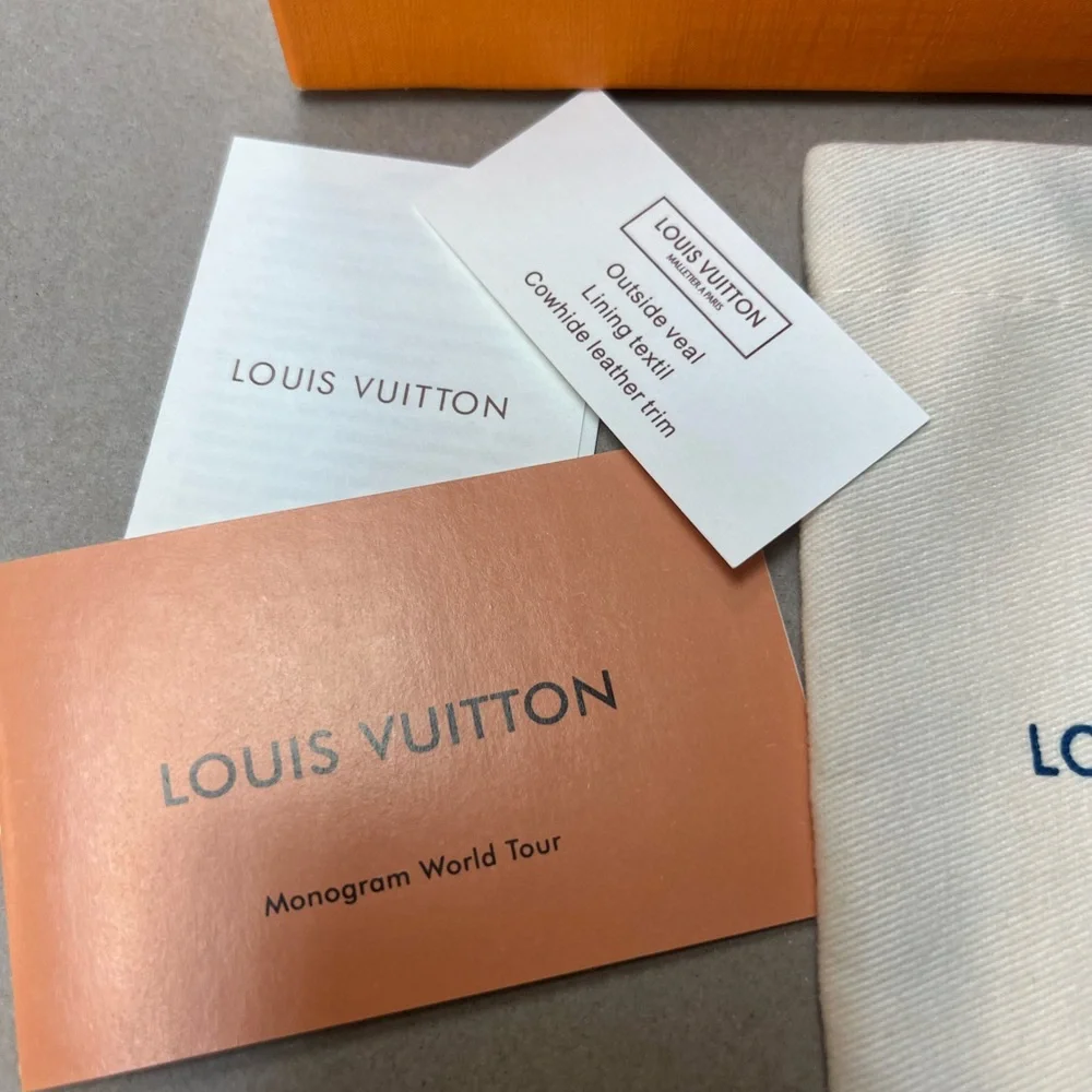 Louis Vuitton Silver and Black Key Holder - Picture 7 of 10